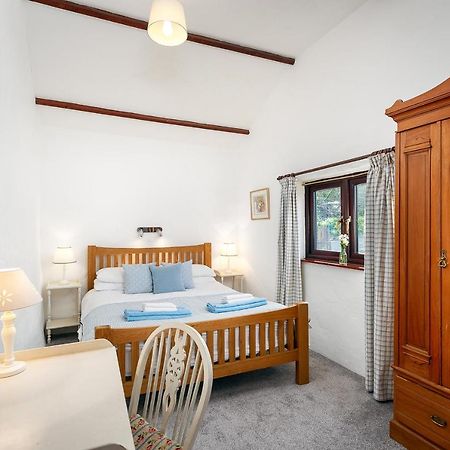 The Snug At Cornish Barn Holidays Труро Екстер'єр фото