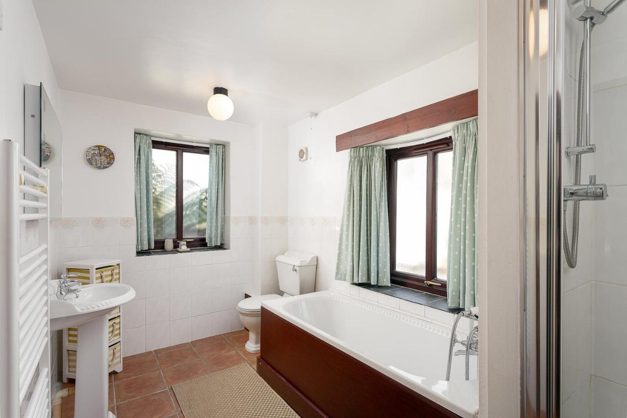 The Snug At Cornish Barn Holidays Труро Екстер'єр фото