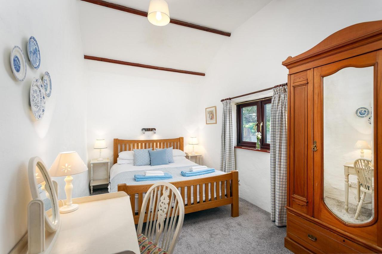 The Snug At Cornish Barn Holidays Труро Екстер'єр фото